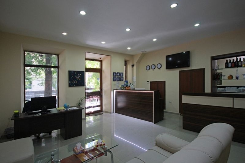 Mini Hotel Erivan Exterior foto