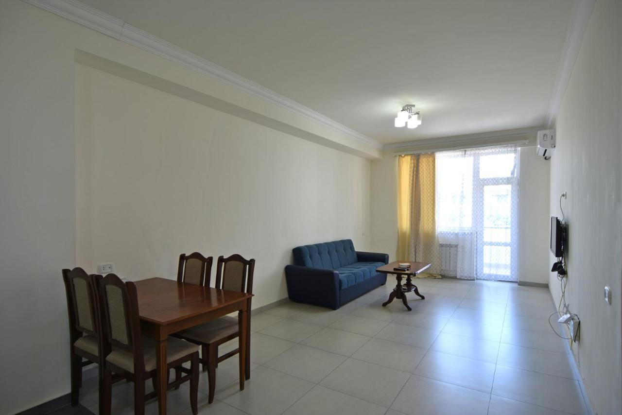 Mini Hotel Erivan Exterior foto